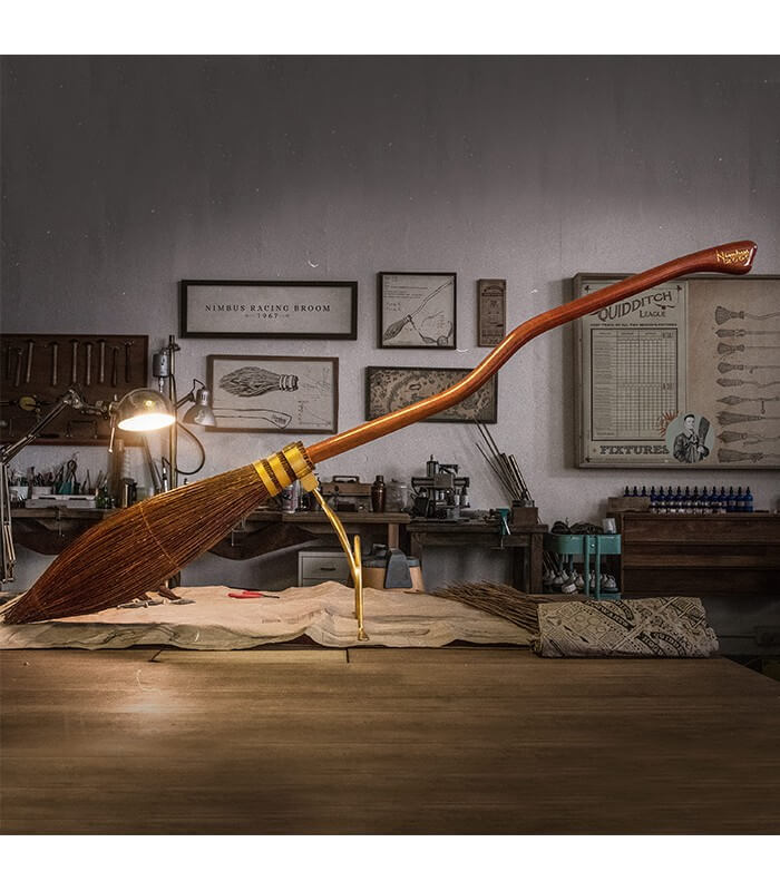 Harry Potter Poupée articulée Quidditch de 27 cm avec Balai Nimbus