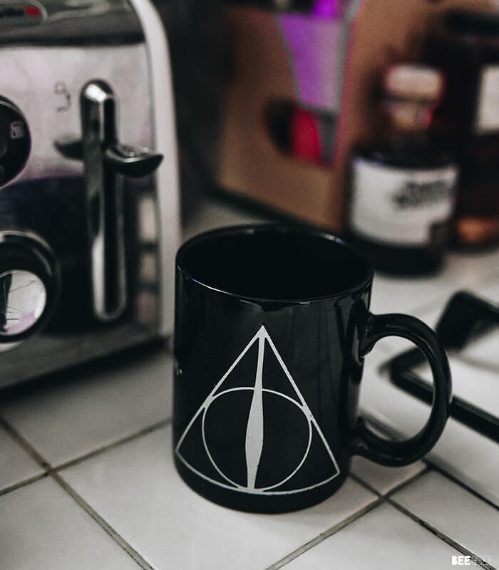 https://the-wizards-shop.com/272-thickbox_default/harry-potter-mug-the-deathly-hallows.jpg