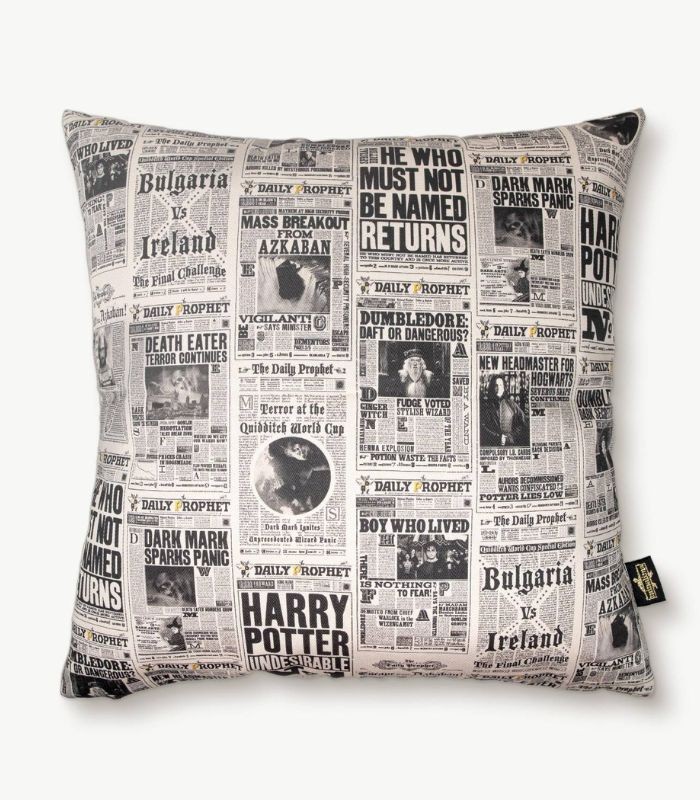 https://the-wizards-shop.com/5980-thickbox_default/cushion-cover-the-daily-prophet-harry-potter.jpg