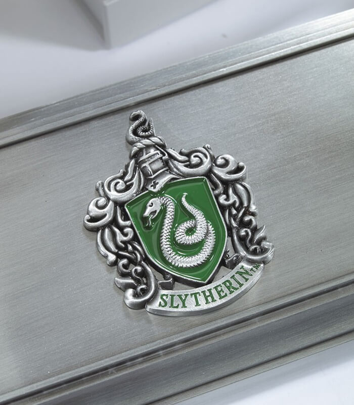 Metal Magic Wand Display - Slytherin - Boutique Harry Potter